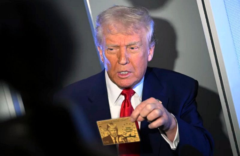 Trump’s $100,000 H-1B Visa Fee Risks U.S. Brain Drain, Economist Warn