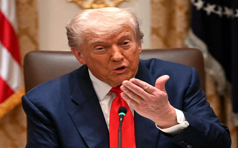 Trump Threatens Hamas with Forceful Disarmament in Gaza Peace Deal