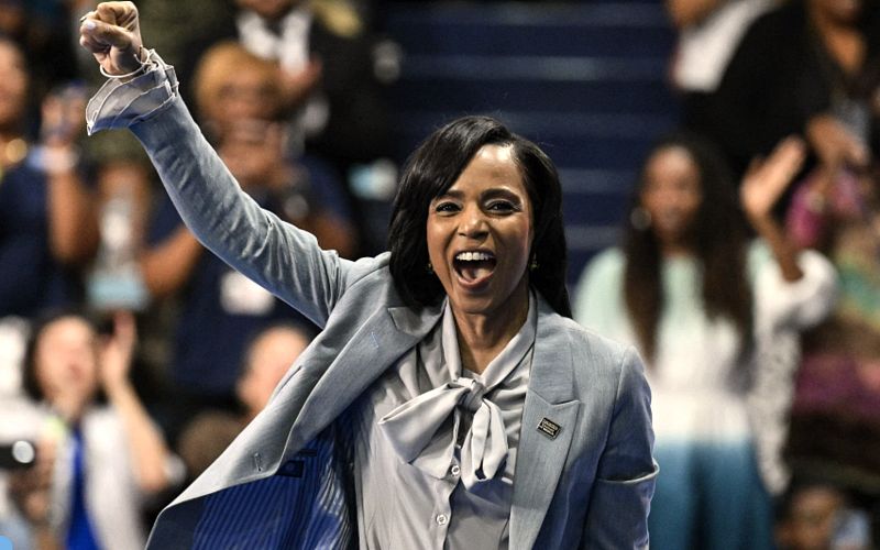 Democratic Senators Demand Answers on ICE’s Use of Full-Body Restraints