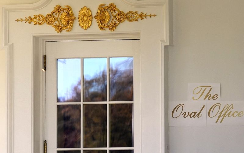 Trump’s Gold Oval Office Sign Sparks Outrage Amid Shutdown Crisis
