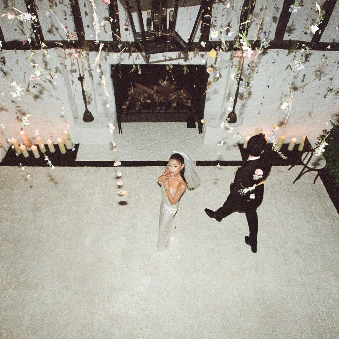 Instagram| Ariana Grande/Custom